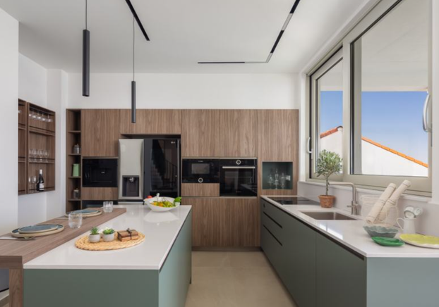 FOTO Luksuz na razini: Nova i moderna vila s infinity bazenom mami poglede u Omišu