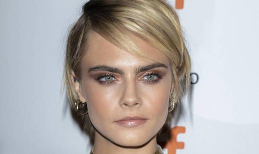 Manekenka Cara Delevingne dnevno zaradi oko 260.000 kn