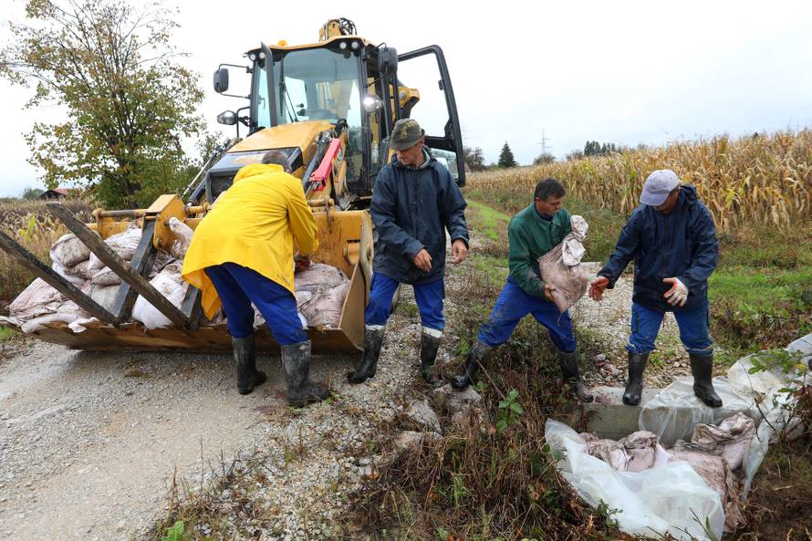 Karlovac se priprema za nove poplave i vodni val na rijeci Kupi