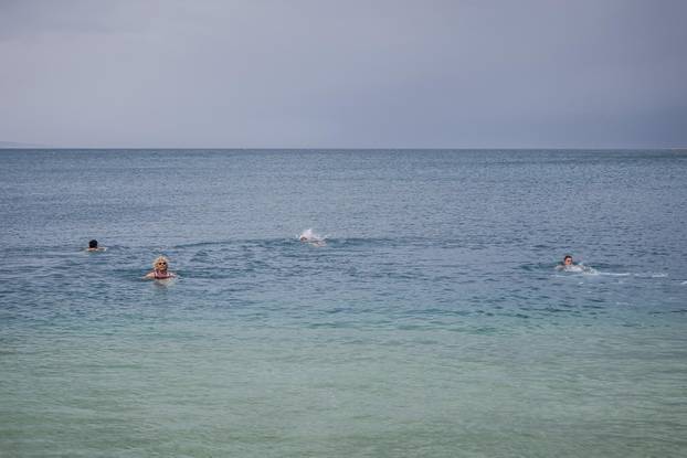 Makarska: Robert Tarčuki svaki dan se kupa unatoč zimi