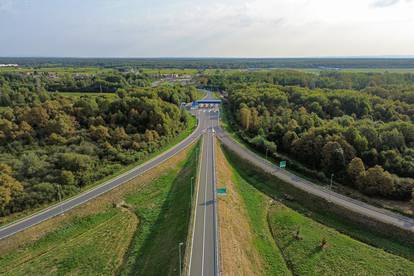 Nakon 18 godina čekanja, danas se otvara autocesta do Siska. Pogledajte fotografije iz zraka