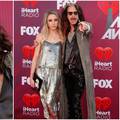 Steven Tyler (70) i Aimee (30) ljubakaju se kao napaljeni klinci