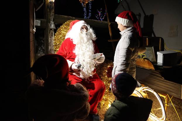 Božićno selo u Gornjem Docu