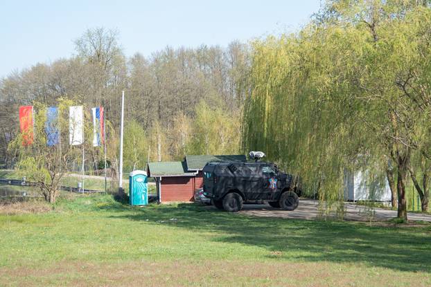 Bakinci: Oklopno vozilo i pripadnici specijalne antiteroritičke jedinice na imanju Milorada Dodika