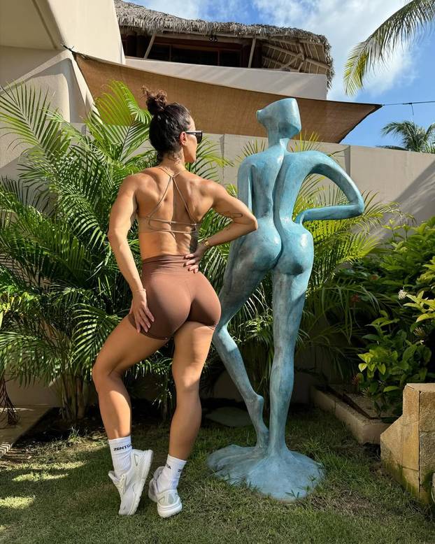 Senada trenira Kardashianku i 'kraljica je guza': Evo kako do Kimine čvrste i bujne pozadine