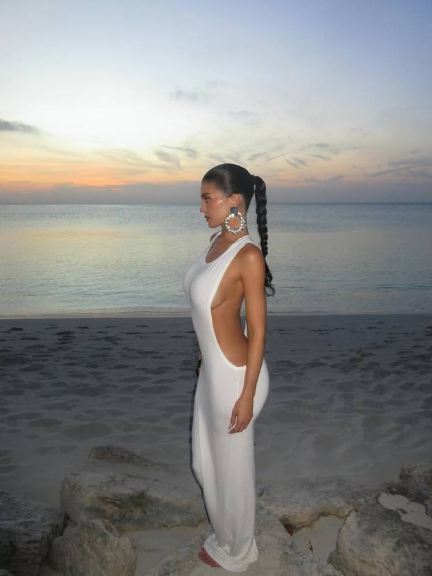 FOTO Kylie u haljini bez gaćica i grudnjaka više pokazala nego sakrila! Pogledajte taj outfit...