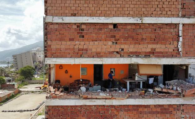Aftermath of earthquakes in La Guaira