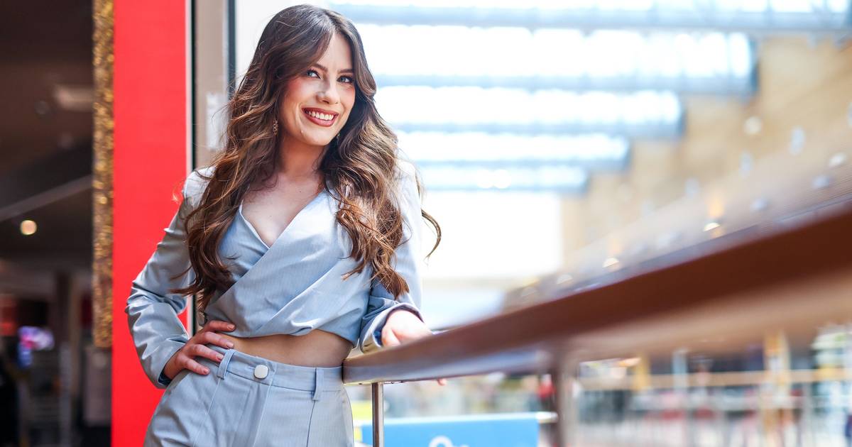 Ana Uršula Najev otvorila oproštajni koncert Tereze Kesovije na prepunom Starom placu u Splitu — image 2