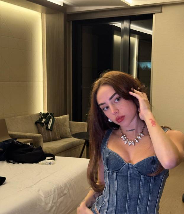 FOTO Argentinska pjevačica je ostavila Yamala zbog realovca?!