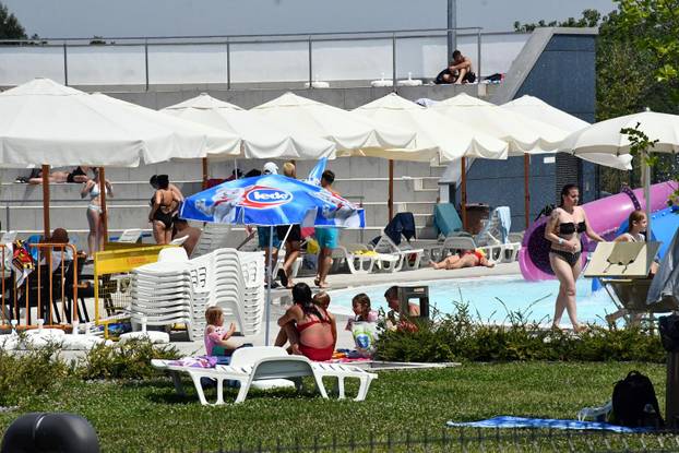 Slavonski Brod: Gradski bazeni na Vijušu pravo su ozvježenje od nepodnošljivih ljetnih vrućina