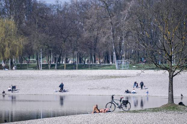 Zagreb: Proljetne temperature na Bundeku 