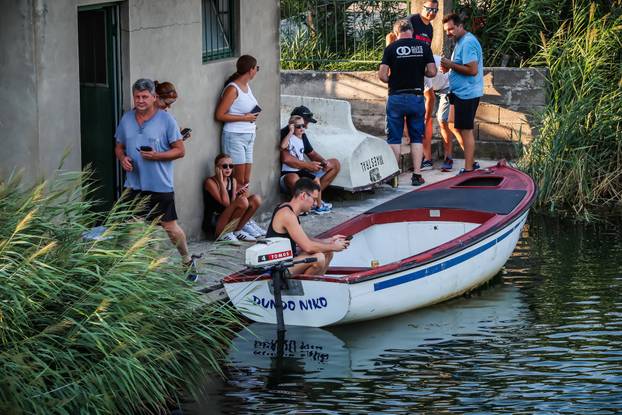Prolazak Maratona lađa kroz Rogotin uz bakljadu