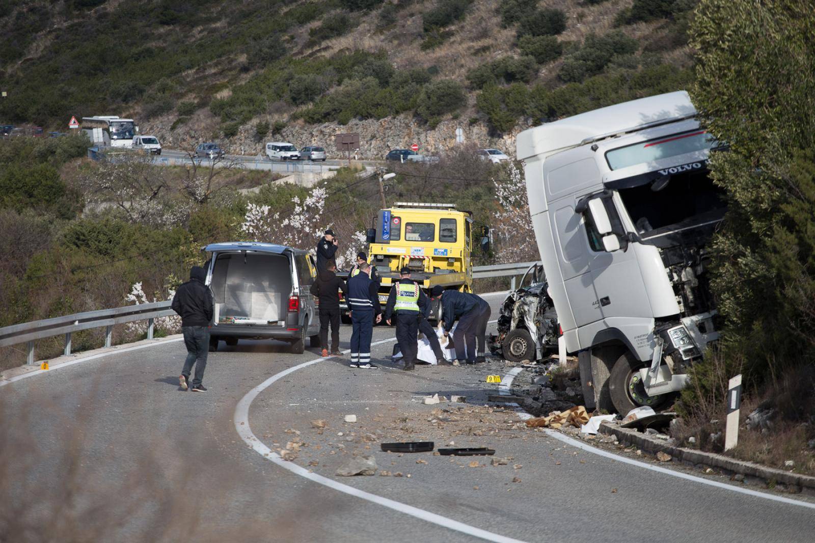 Detalji užasa kod Dubrovnika: Cisterna prešla u suprotni trak