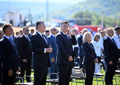 Plenković i Milanović jedan uz drugog: Pogledajte tko je sve od političara stigao u Knin