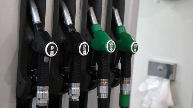 Od ponoći niže cijene goriva na benzinskim postajama 