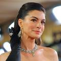 Kako je mogu&cacute;e da s 43 izgleda mla&dstrok;e nego s 20? Stru&ccaron;njak analizirao lice Anne Hathaway