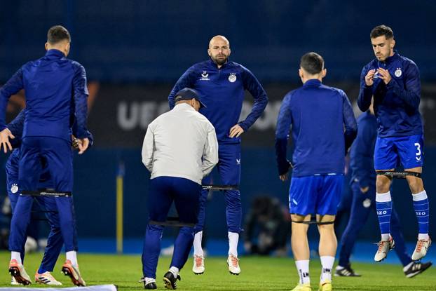 Zagreb: Zagrijavanje igrača uoči početka utakmice GNK Dinamo - Celta Vigo