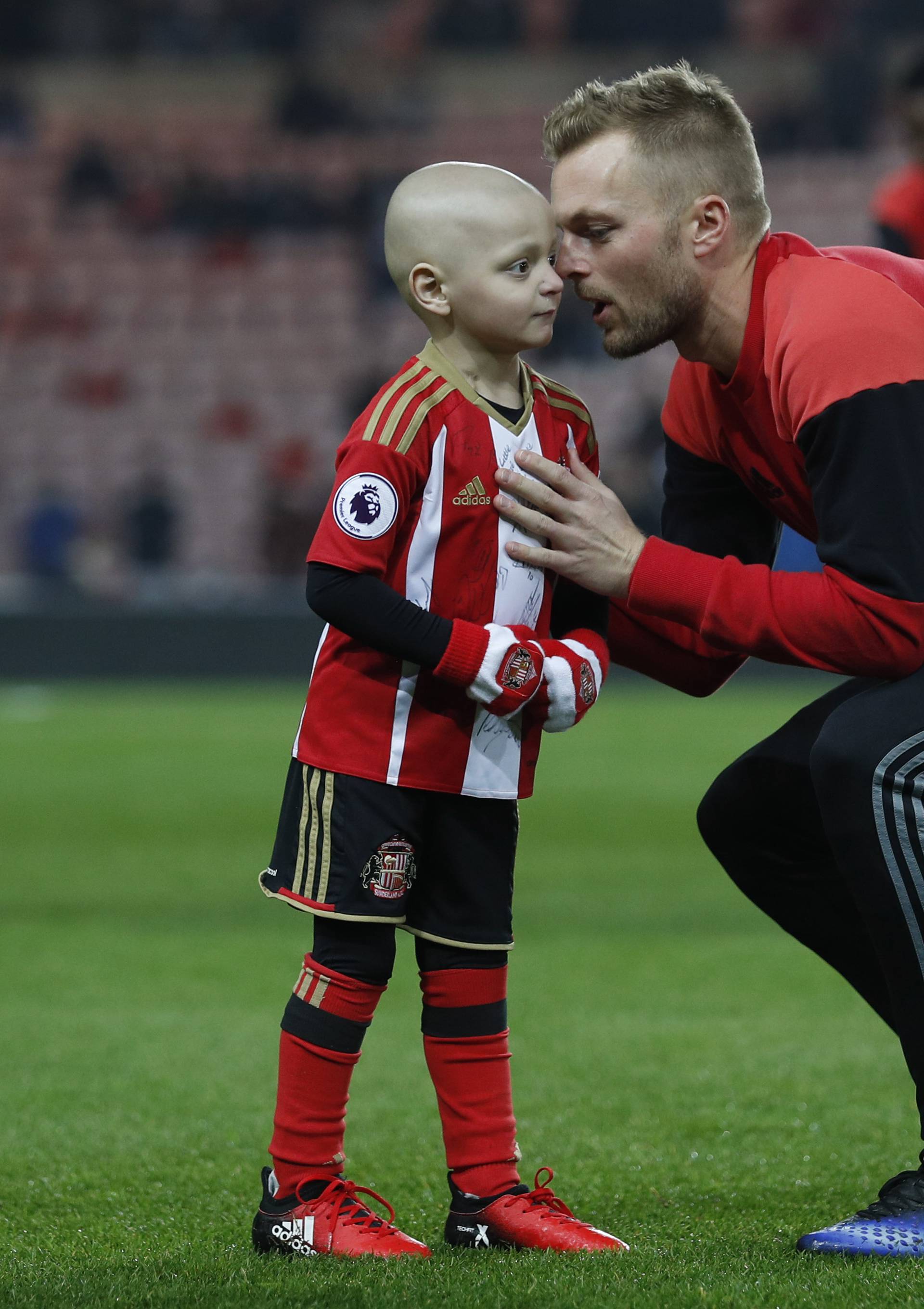 Sunderland's Sebastian Larsson and mascot Bradley Lowery before the game