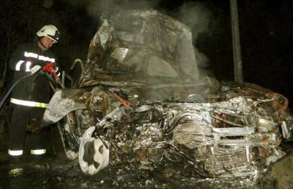 Izbjegnuta tragedija: U zadnji čas se izvukli iz gorućeg auta