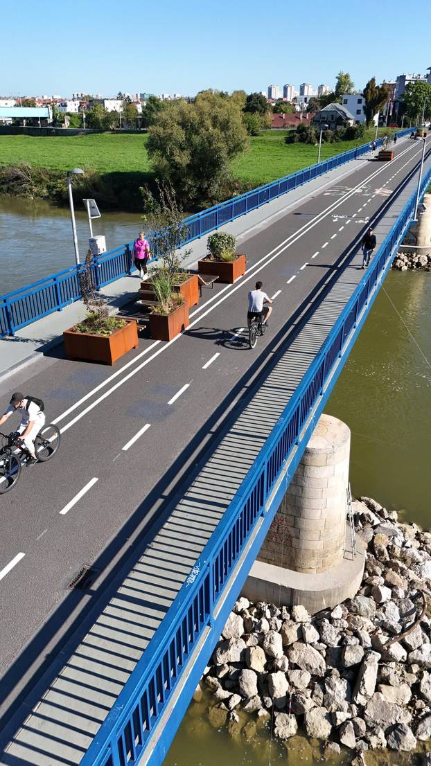 Grad objavio: Tegle s biljkama i biciklističke staze. Evo kako sad izgleda Savski most u Zagrebu