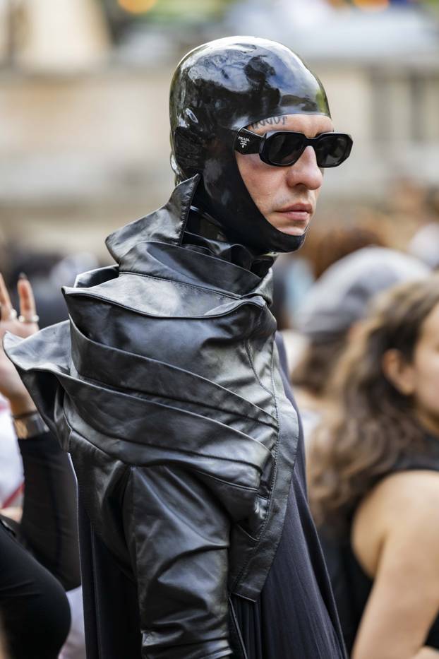 Ekskluzivno s Pariškog tjedna mode: Pogledajte najhrabrije modne odabire, sve je u metalu