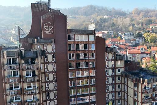 UŽAS U TUZLI: Još jedan čovjek umro u bolnici, broj žrtava u požaru Doma popeo se na 12