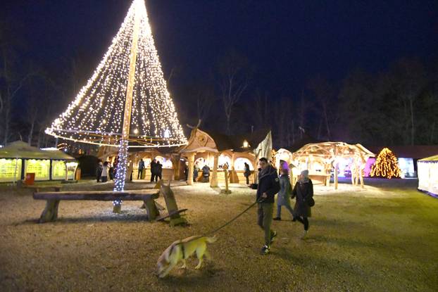 Magično Božićno blagdansko imanje obitelji Salaj zabljesnulo je u punom sajaju