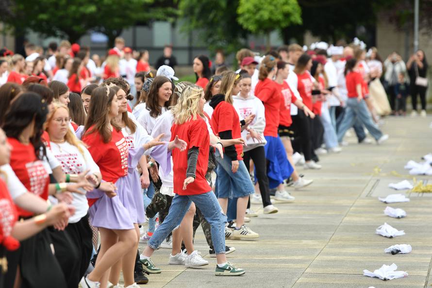 Varaždin: Stotinu maturanata varaždinskih srednjih škola plesalo tradicionalnu Quadrillu