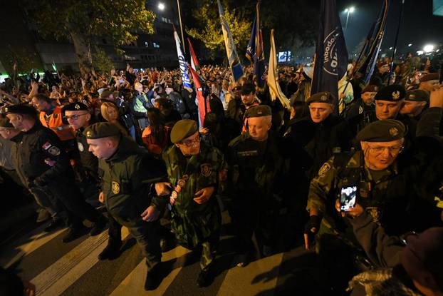 Veliki broj građana u Novom Sadu, dočekuje studente