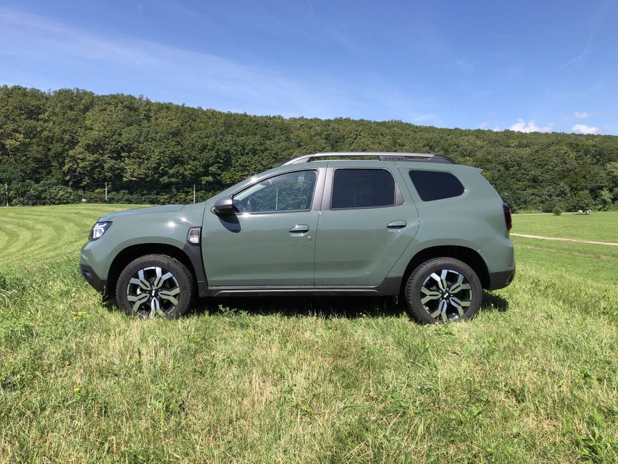 Dacia Duster na testu: Ovaj auto s razlogom je prodajni hit, a može biti i solidan terenac