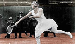 Prva modna ikona Wimbledona pila je brendi između setova...