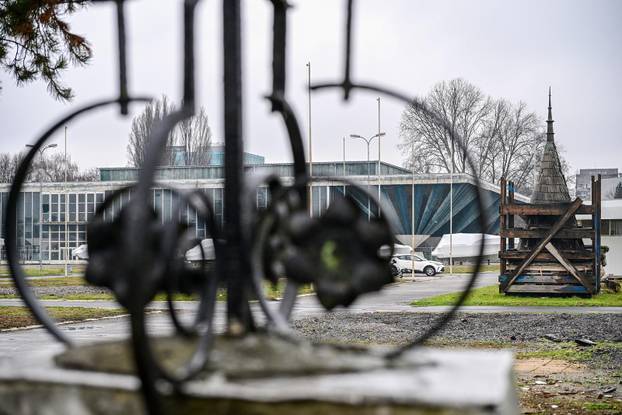 Zagreb: Skladište oštećenih tornjeva i drugih dijelova zgrada iz centra koje su stradale u potresu