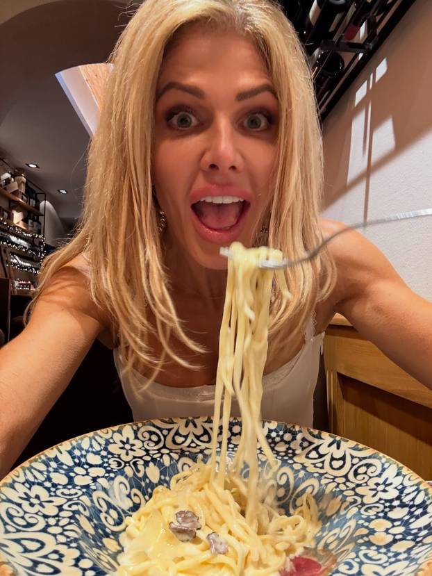 Mamma mia! Evo kako bivša kečerska zvijezda izgleda u 51.