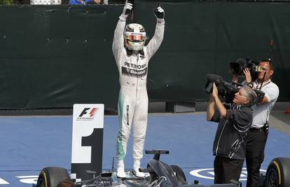 Hamilton rutinski obranio prvu poziciju i trijumfirao u Kanadi