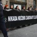 Žene u crnom u Srbiji su razvile transparent: 'Nikada nećemo zaboraviti zločine u Vukovaru'