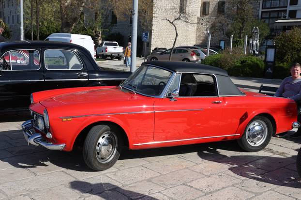 Šibenik: Uskršnji Oldtimer Promo Tour na šibenskoj rivi 