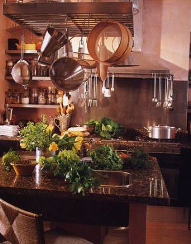 Razvoj kuhinje kroz povijest: Od male prostorije za pohranu do glavnog mjesta za druženje