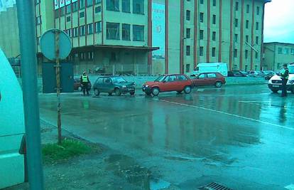 U Koprivnici se sudarile dvije Renault 'petice'