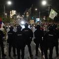 FOTO Beograd u kaosu: Oklopna vozila i suzavac protiv tisu&cacute;a prosvjednika u centru grada