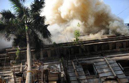 Veliki požar izbio u zgradi u Kalkuti, poginulo 24 ljudi