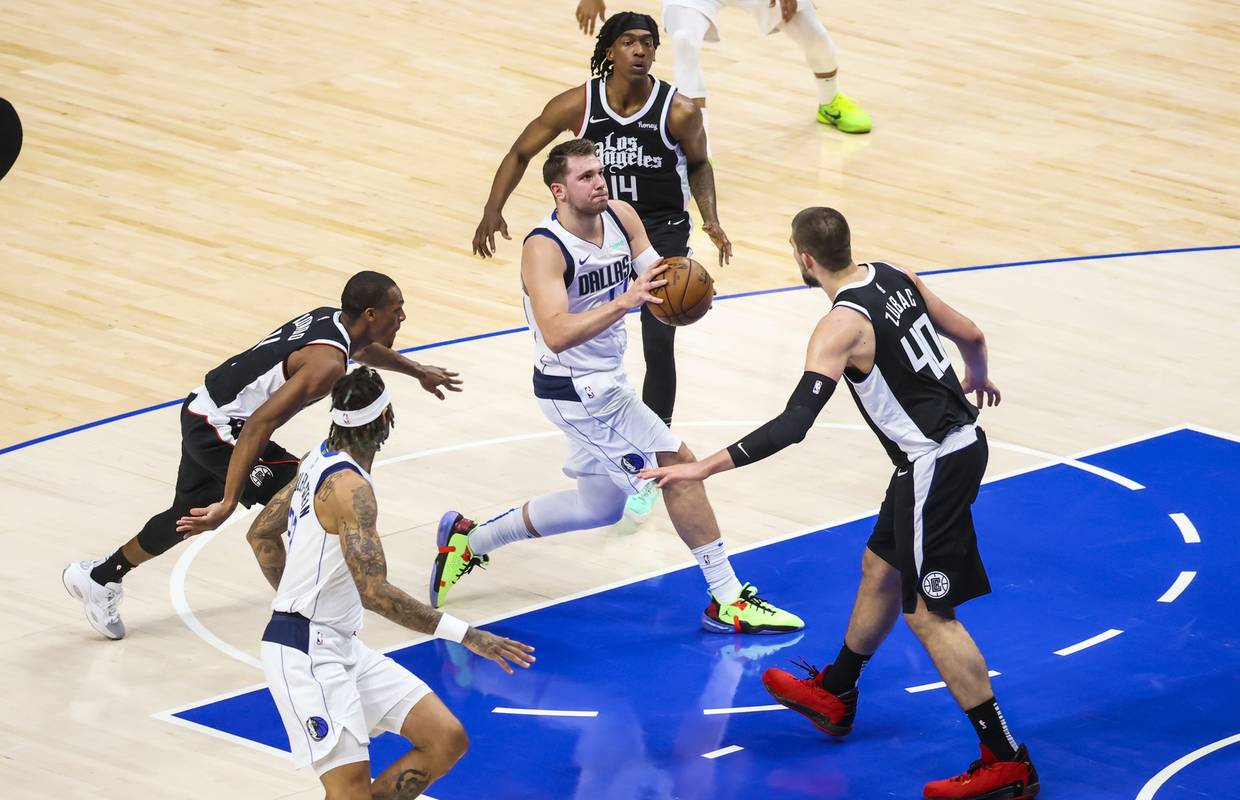 Zubac i Clippersi dobili Dončićev Dallas, Sunsi izjednačili u LA-u