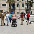 FOTO Obitelj Huljić sunčani dan iskoristila za šetnju: Djed, baka i mama uživali u društvu Albe