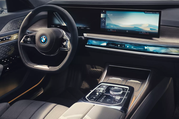 FOTO Ovo je vozni park Kyliana Mbappéa: Izgleda impresivno, ali ne vozi nijedan od ovih auta!