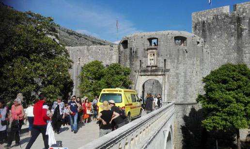 Amerikanac (79) u Dubrovniku pao sa zidina, teže je ozlijeđen