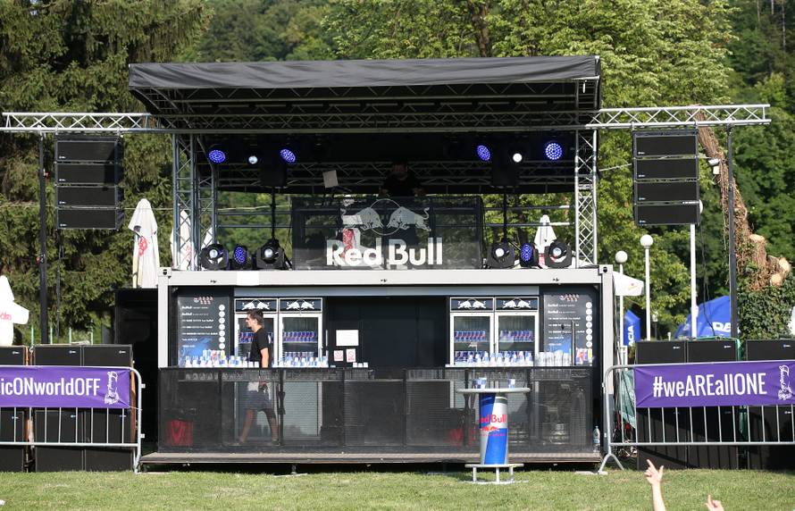 Žestoki pool party u Samoboru uz Mercedes-Benz A-klasu