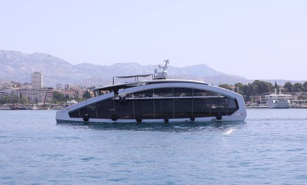 Jahta neobičnog izgleda This Is It uplovila u Split 