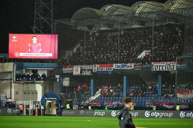 Podgorica: Navijači na tribinama prate utakmicu Crna Gora - Hrvatska