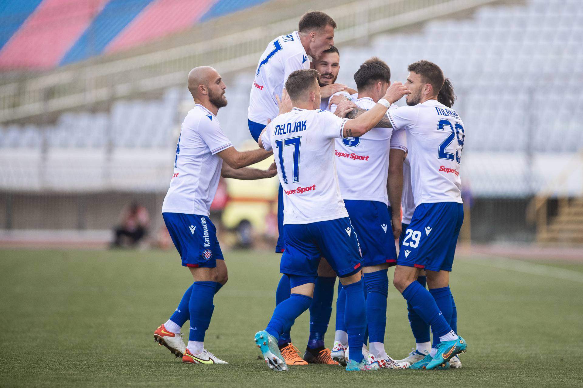 Split: Stadion Poljud,  Finale Hrvatskog nogometnog  kupa,  Hajduk izjednačio: Ferro krasno zakucao glavom