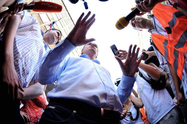 ARHIVA - 2010. Zagreb: Aktivisti za Varšavsku prosvjedovali pred sjedištem SDP-a 