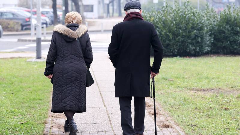 Stiže novac na račune: Evo kada kreće isplata mirovina za srpanj